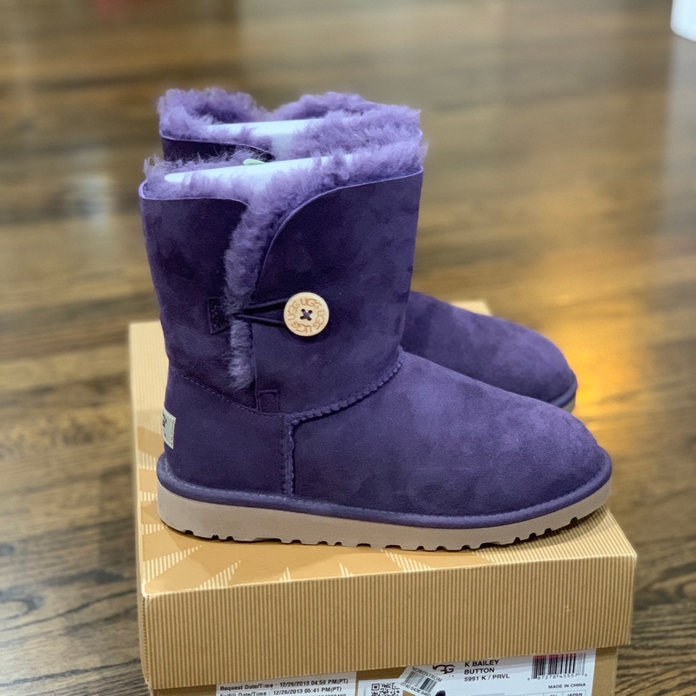 New Ugg Bailey Button Purple Velvet Kids Size 4